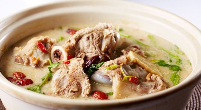 Classic Alberta Pork Bone Soup Base for Hotpot by Chef Raymond Cheung